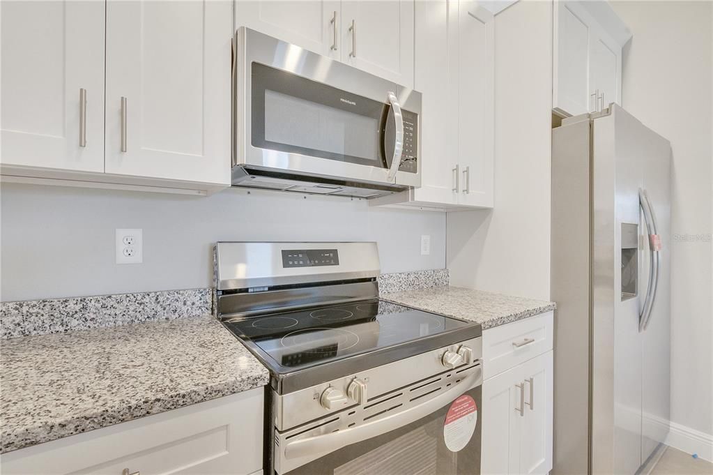 For Sale: $214,000 (2 beds, 2 baths, 1050 Square Feet)