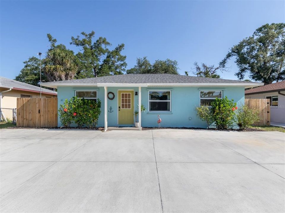 For Sale: $309,000 (2 beds, 2 baths, 1132 Square Feet)