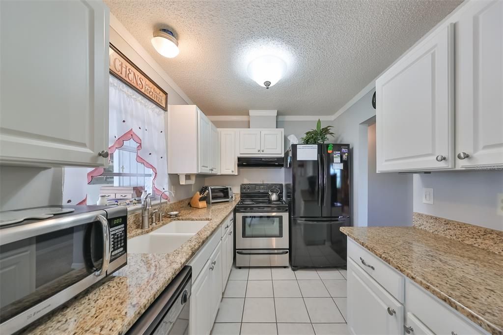 Recently Sold: $165,000 (2 beds, 2 baths, 984 Square Feet)