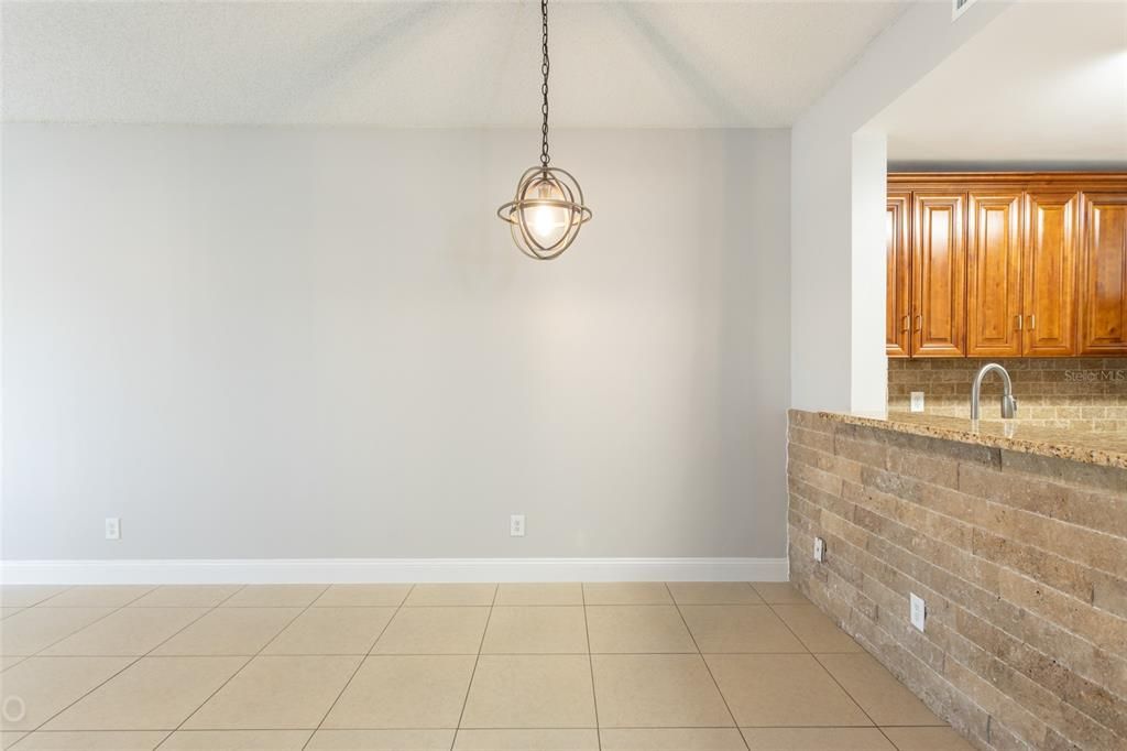For Sale: $299,000 (2 beds, 2 baths, 1020 Square Feet)