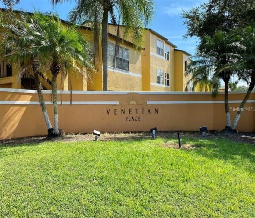 Active With Contract: $160,000 (1 beds, 1 baths, 636 Square Feet)