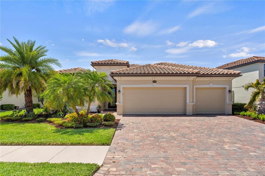 For Sale: $649,900 (4 beds, 2 baths, 2243 Square Feet)