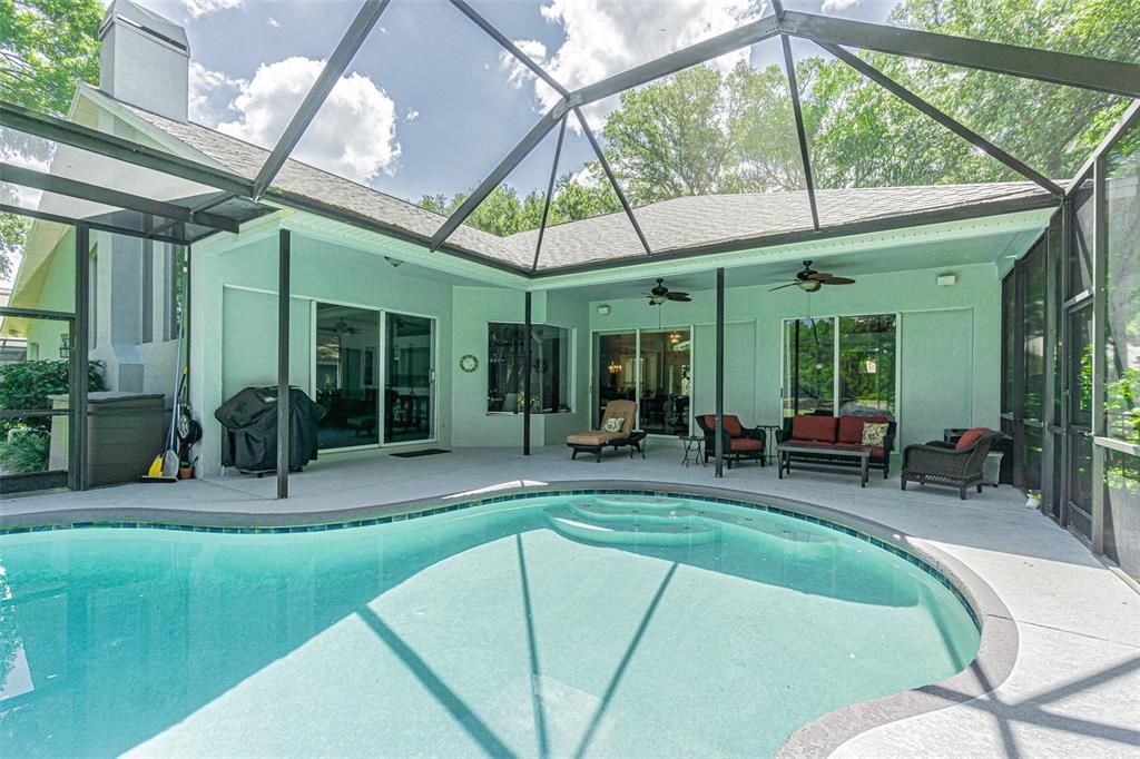 Generous under truss lanai for relaxing out of the sun