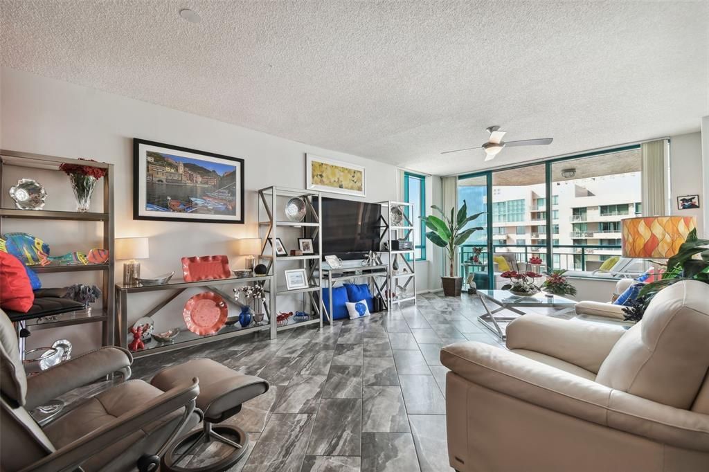 For Sale: $749,000 (1 beds, 2 baths, 1100 Square Feet)