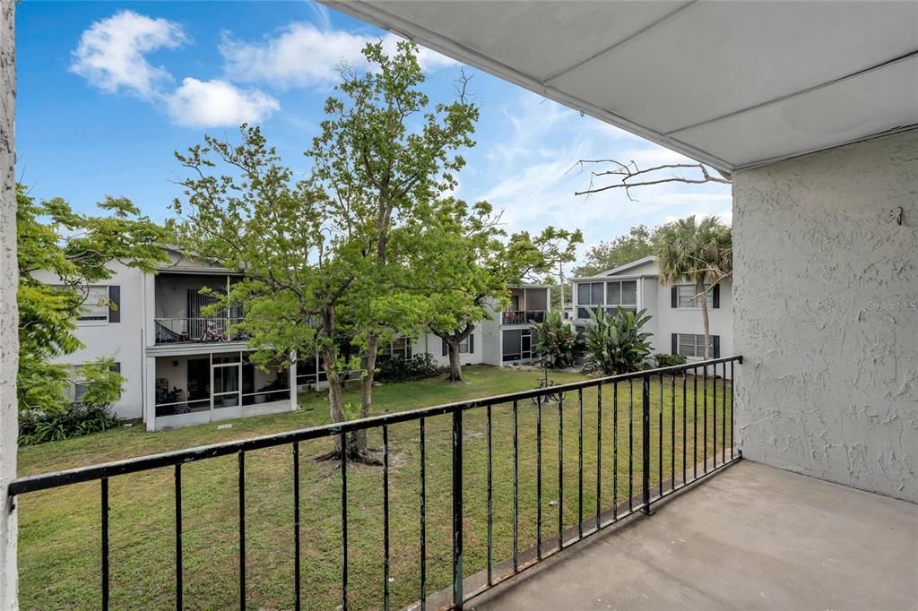 Active With Contract: $169,900 (2 beds, 2 baths, 1034 Square Feet)