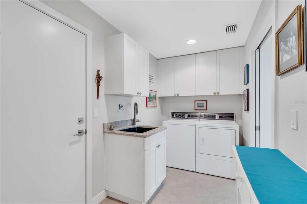 For Sale: $529,000 (2 beds, 2 baths, 2154 Square Feet)