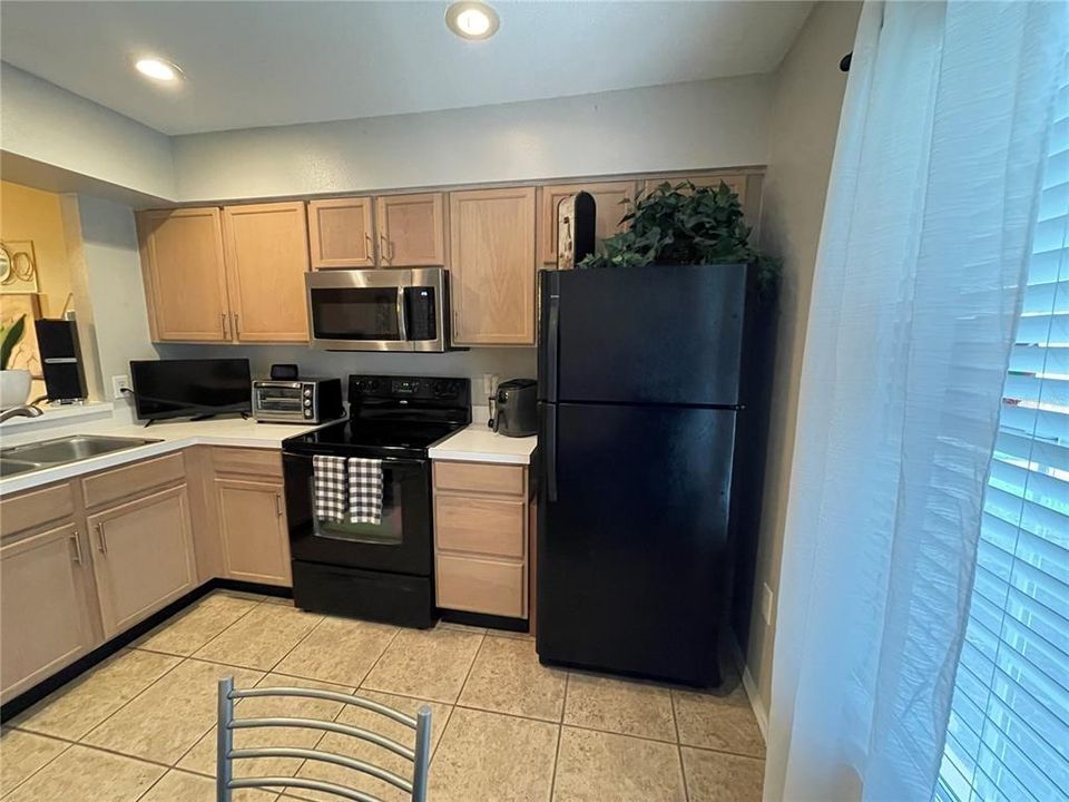 For Sale: $245,000 (2 beds, 2 baths, 1013 Square Feet)