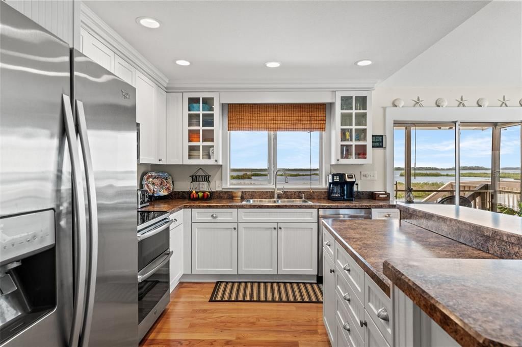 Pretty Kitchen: Open & Brite with Stainless Steel Appliances