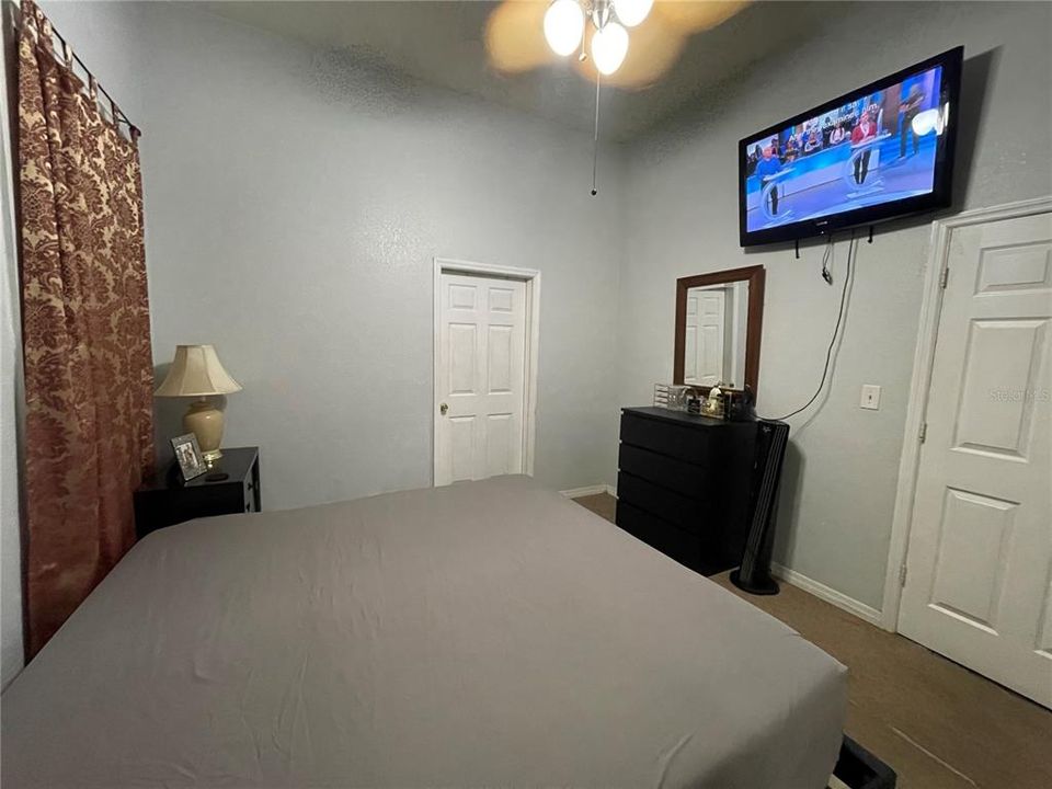 For Sale: $347,000 (2 beds, 1 baths, 1020 Square Feet)