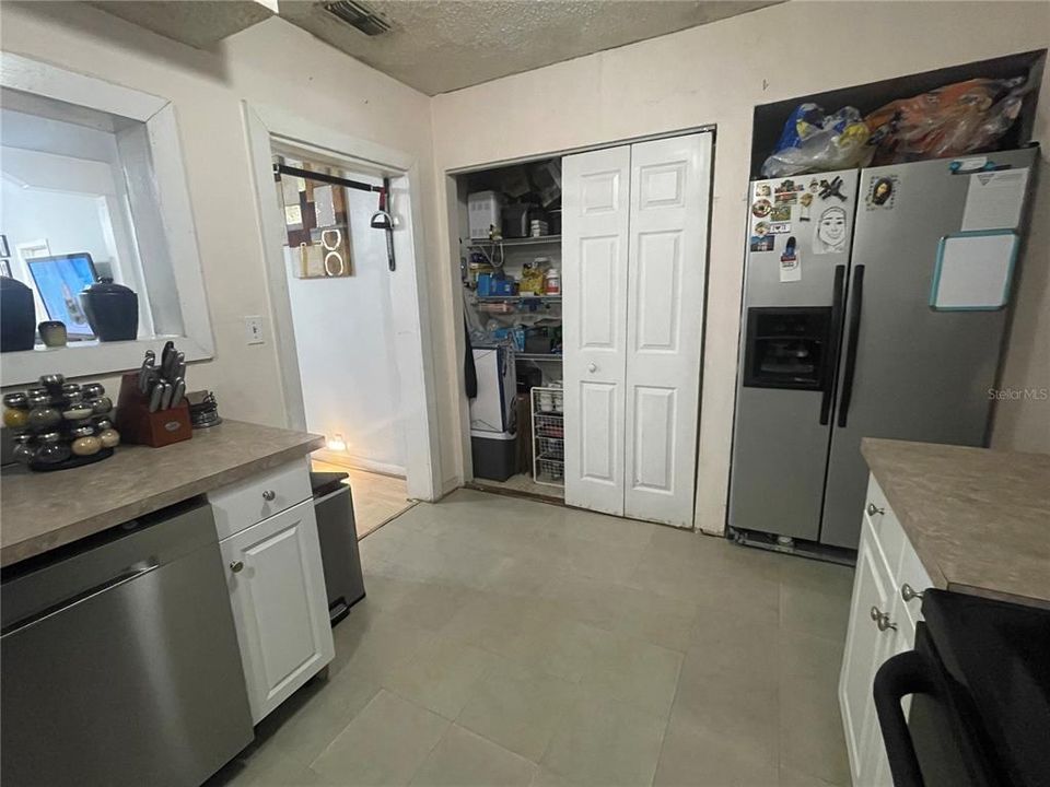 For Sale: $347,000 (2 beds, 1 baths, 1020 Square Feet)