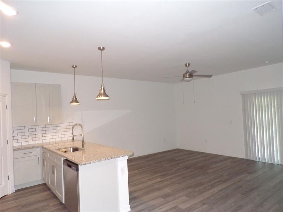 For Rent: $1,950 (3 beds, 2 baths, 1250 Square Feet)