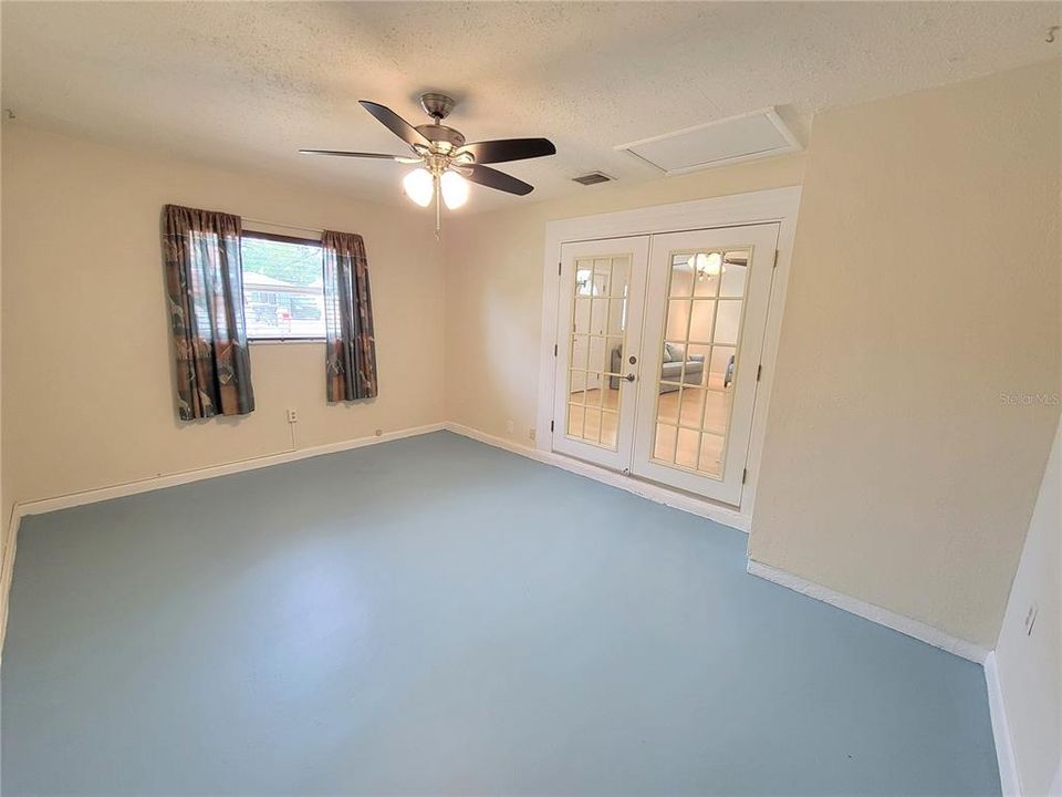 Active With Contract: $2,250 (3 beds, 1 baths, 1260 Square Feet)