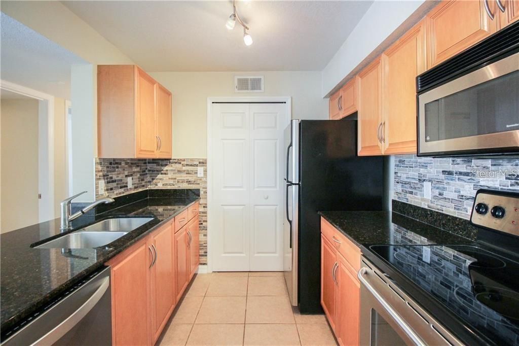 For Rent: $1,990 (2 beds, 2 baths, 1121 Square Feet)