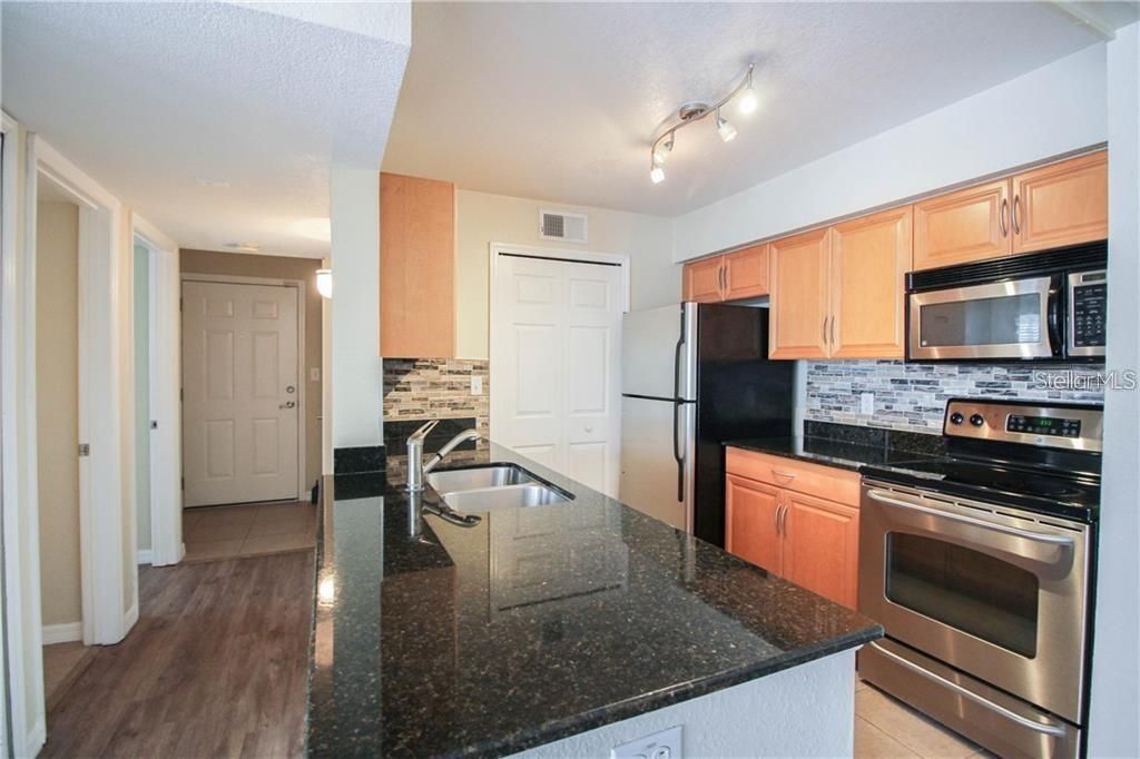 For Rent: $1,990 (2 beds, 2 baths, 1121 Square Feet)