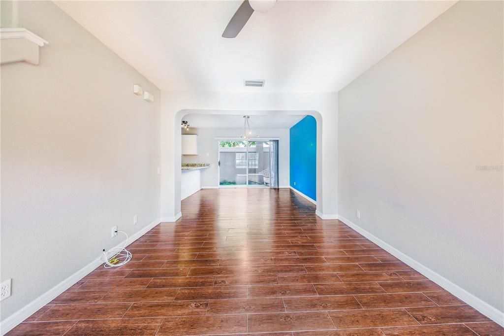 Active With Contract: $340,000 (2 beds, 1 baths, 1271 Square Feet)