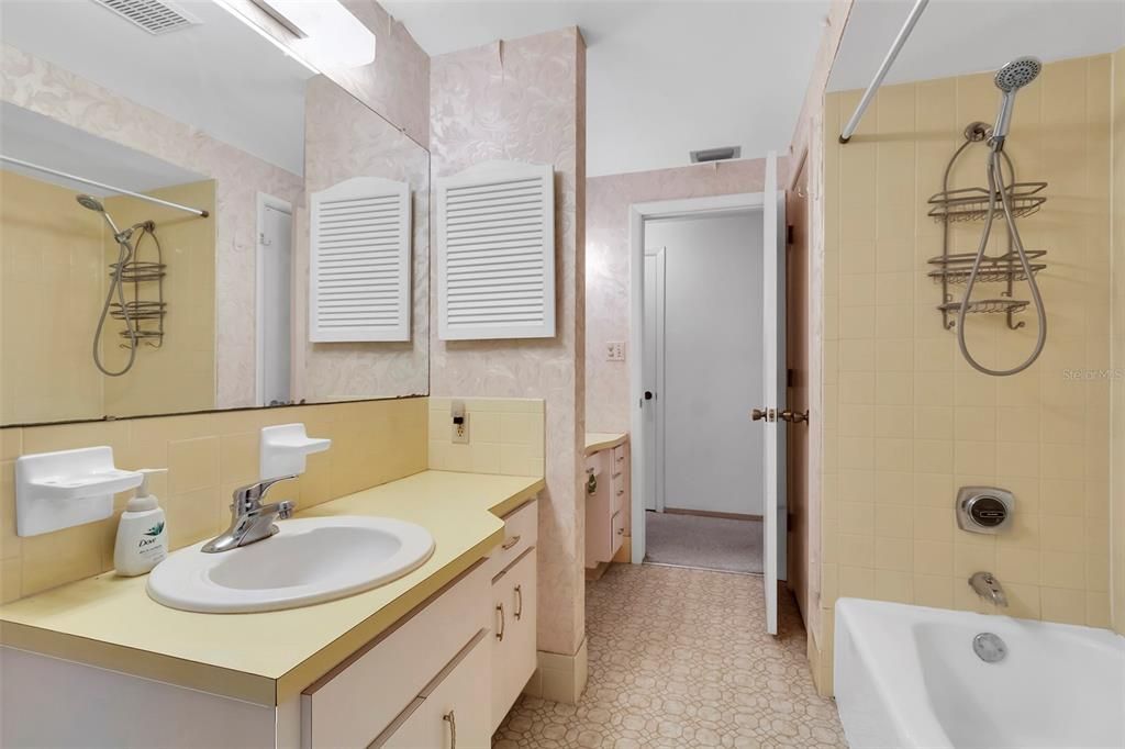 最近售出: $175,000 (2 贝兹, 2 浴室, 1422 平方英尺)