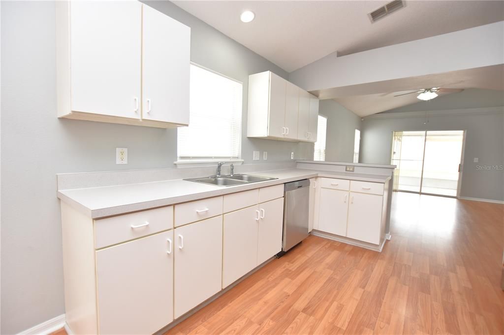 For Sale: $330,000 (3 beds, 2 baths, 1573 Square Feet)
