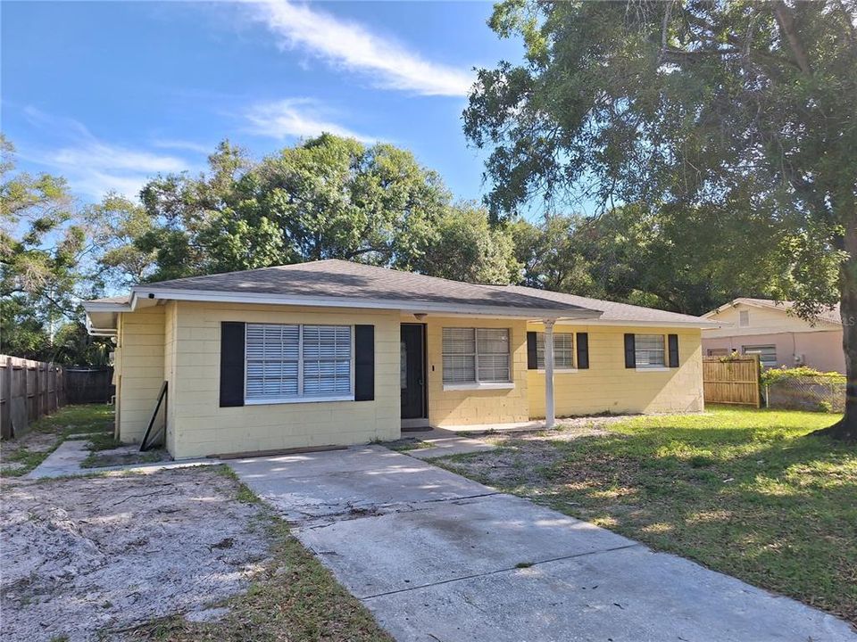 Active With Contract: $309,000 (5 beds, 3 baths, 1456 Square Feet)