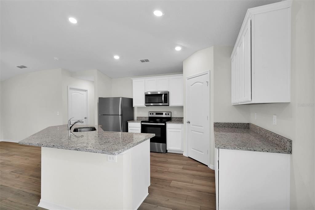 Active With Contract: $291,900 (3 beds, 2 baths, 1463 Square Feet)