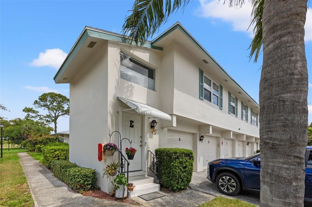Active With Contract: $218,500 (1 beds, 1 baths, 725 Square Feet)