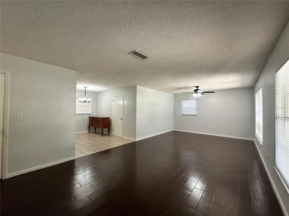 For Rent: $1,750 (3 beds, 2 baths, 1176 Square Feet)