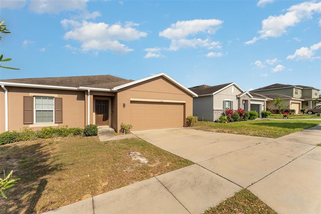 For Sale: $339,900 (4 beds, 2 baths, 1743 Square Feet)