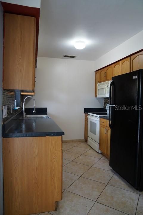 Active With Contract: $275,000 (2 beds, 1 baths, 1008 Square Feet)