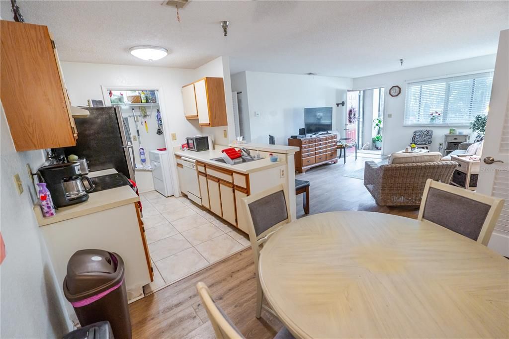 For Sale: $195,500 (2 beds, 2 baths, 1015 Square Feet)