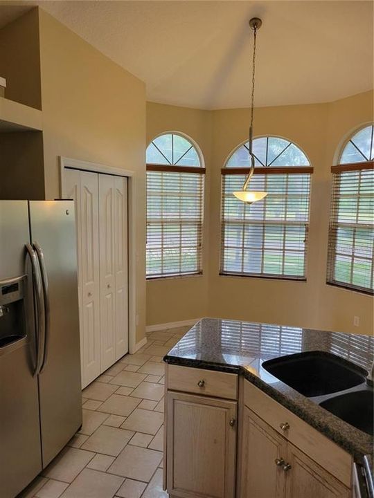 For Rent: $3,185 (4 beds, 2 baths, 2826 Square Feet)