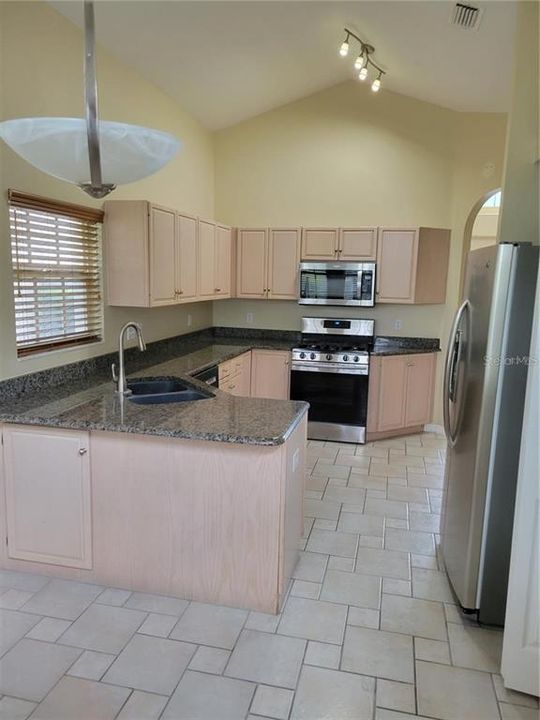 For Rent: $3,185 (4 beds, 2 baths, 2826 Square Feet)