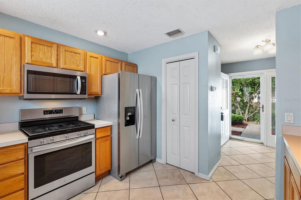 GAS STOVE AND PANTRY CLOSET