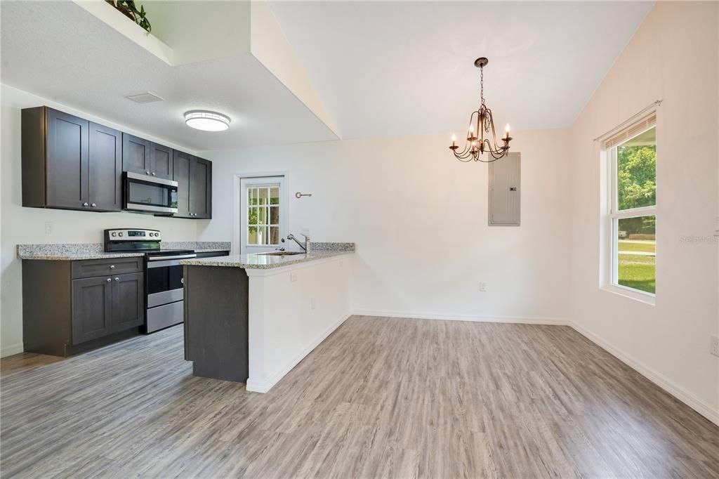 Active With Contract: $225,000 (3 beds, 2 baths, 1137 Square Feet)