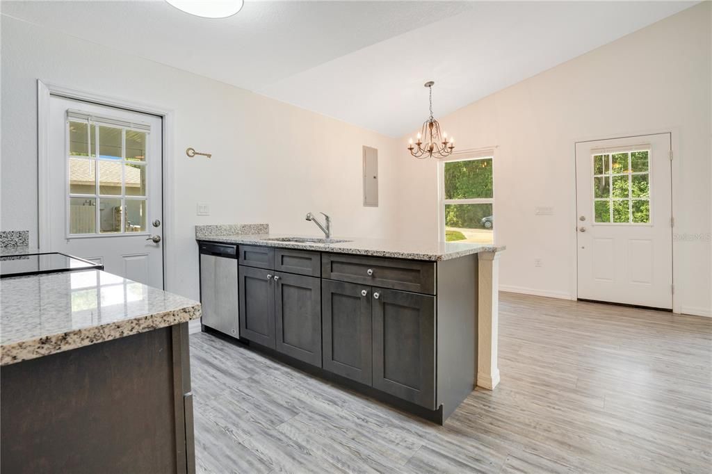 Active With Contract: $225,000 (3 beds, 2 baths, 1137 Square Feet)