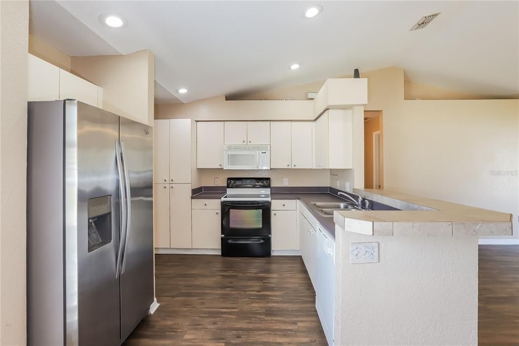 For Sale: $294,900 (3 beds, 2 baths, 1307 Square Feet)