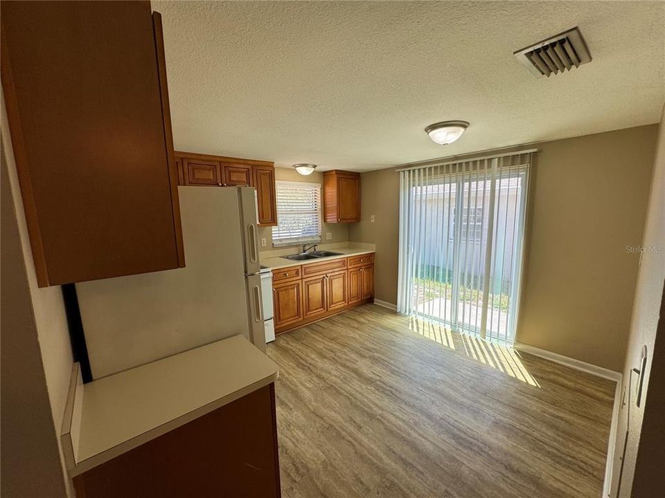 For Rent: $1,349 (2 beds, 1 baths, 1600 Square Feet)