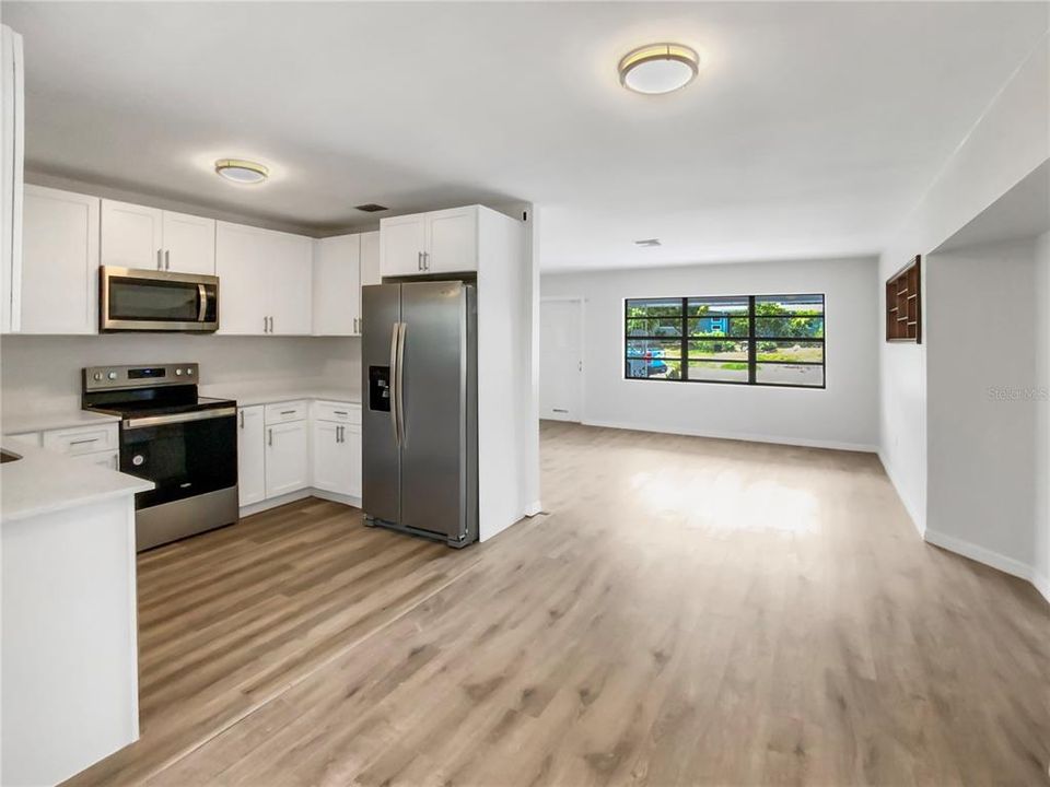 For Sale: $321,000 (3 beds, 2 baths, 1685 Square Feet)