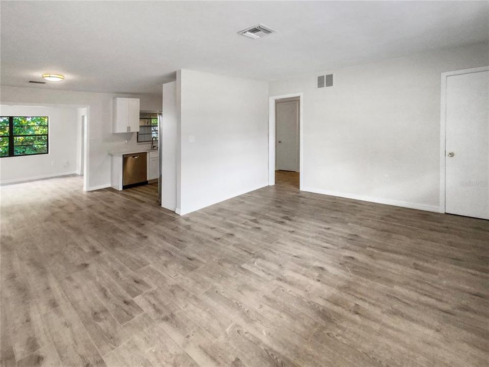 For Sale: $320,000 (3 beds, 2 baths, 1685 Square Feet)