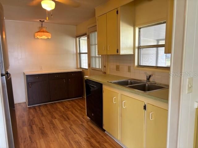 Active With Contract: $99,000 (2 beds, 2 baths, 1100 Square Feet)