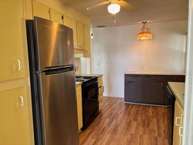 Active With Contract: $99,000 (2 beds, 2 baths, 1100 Square Feet)