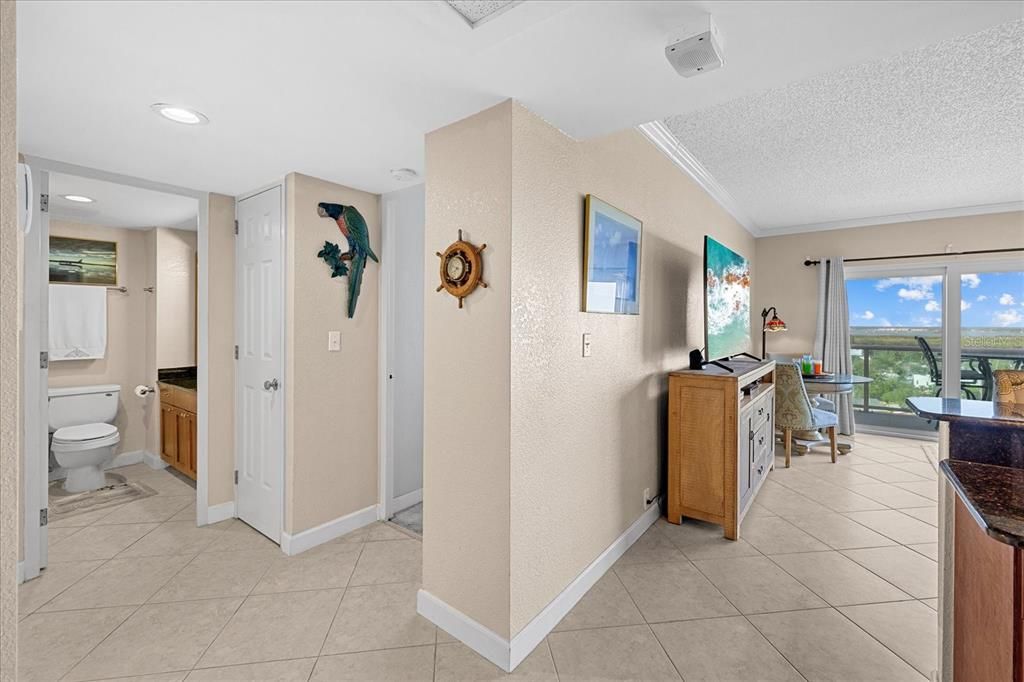 Active With Contract: $469,000 (1 beds, 1 baths, 775 Square Feet)