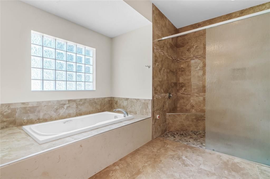 待售: $450,000 (3 贝兹, 2 浴室, 2457 平方英尺)