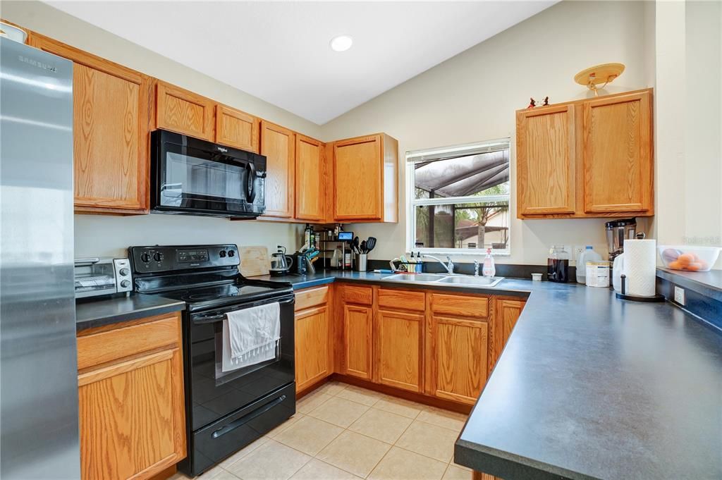 For Sale: $400,000 (4 beds, 2 baths, 1477 Square Feet)
