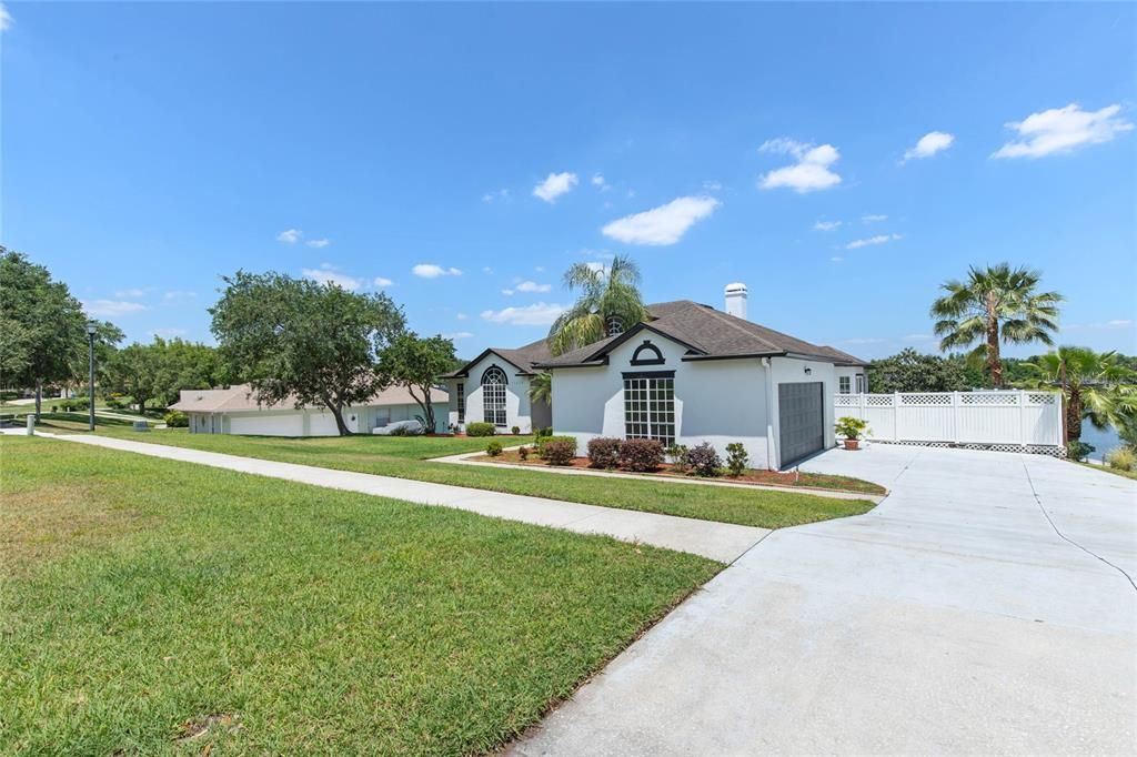 For Sale: $895,000 (4 beds, 3 baths, 4065 Square Feet)