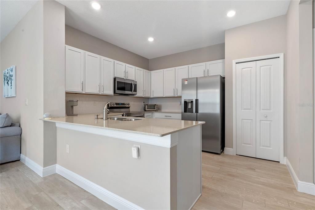 Active With Contract: $285,000 (2 beds, 2 baths, 1135 Square Feet)