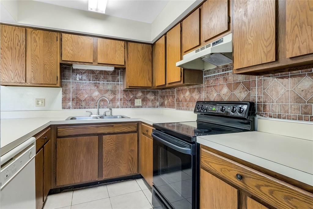 Recently Rented: $1,575 (2 beds, 1 baths, 1088 Square Feet)