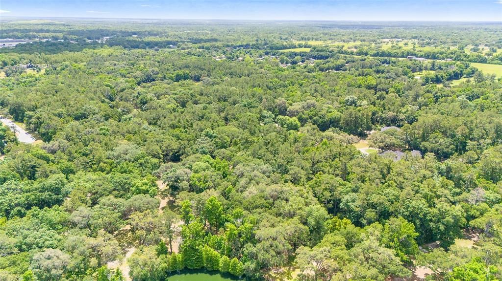 На продажу: $995,000 (16.40 acres)