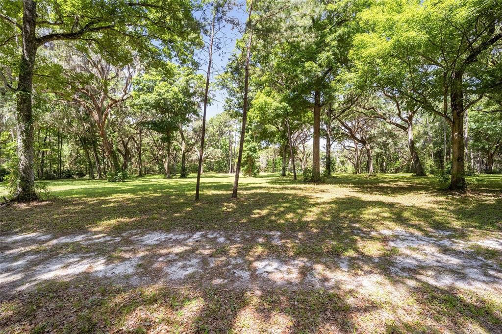 待售: $995,000 (16.40 acres)