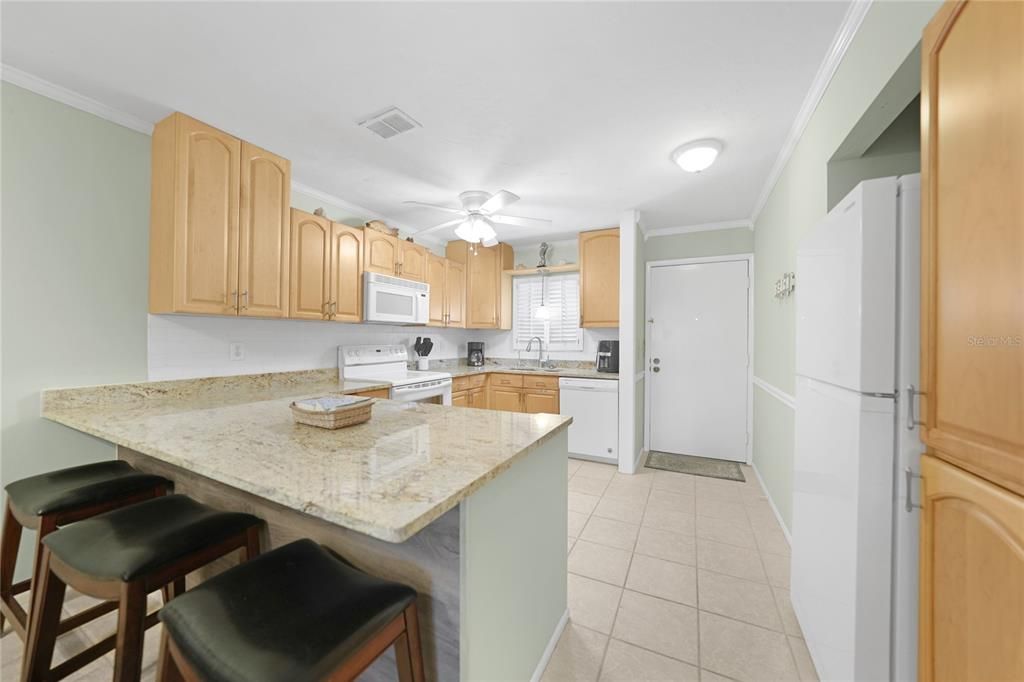 For Sale: $464,900 (2 beds, 2 baths, 1016 Square Feet)