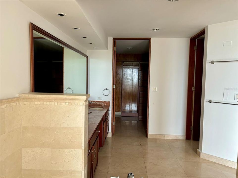 En Venta: $1,695,000 (4 camas, 3 baños, 4500 Pies cuadrados)