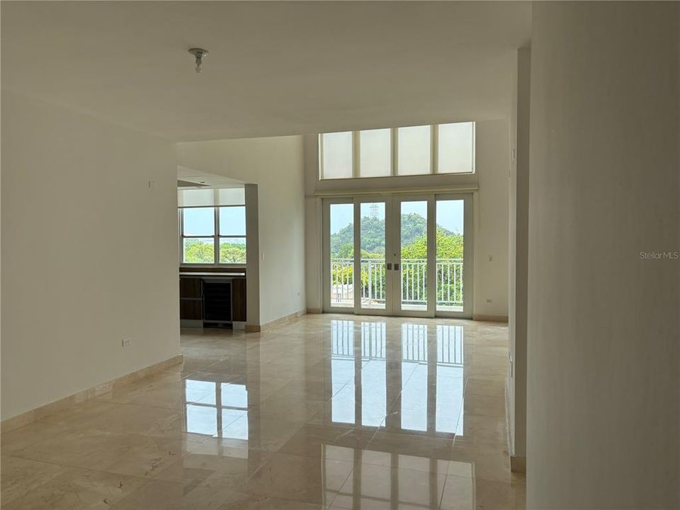 En Venta: $1,695,000 (4 camas, 3 baños, 4500 Pies cuadrados)